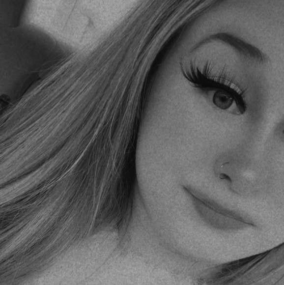 Meet your Posher, Lexi - Picture 2 of 5